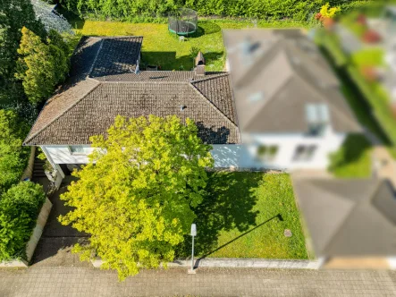 Grundstück - Haus kaufen in Karlsruhe / Durlach - Traumhaftes Grundstück mit Turmbergblick! Bungalow - Terrasse und Garten in Südausrichtung!