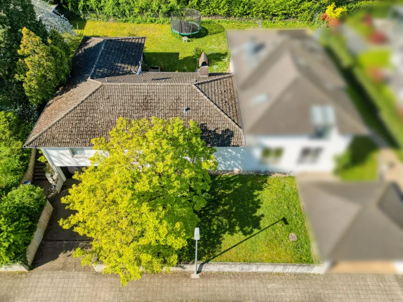 Grundstück - Haus kaufen in Karlsruhe / Durlach - Traumhaftes Grundstück mit Turmbergblick! Bungalow - Terrasse und Garten in Südausrichtung