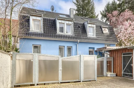Hausansicht - Haus kaufen in Karlsruhe / Beiertheim-Bulach - Tolles Einfamilienhaus in Karlsruhe-Bulach sucht neue Eigentümer