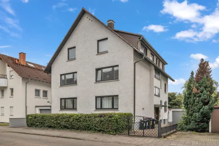 Hausansicht - Haus kaufen in Karlsruhe / Beiertheim-Bulach - Großzügiges 3-Familienhaus mit schönem Garten und 2 Garagen in Karlsruhe-Bulach