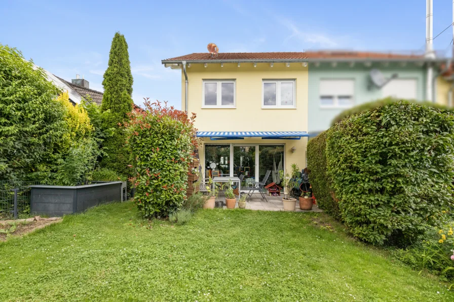 Rückansicht - Haus kaufen in Karlsbad-Ittersbach - Attraktives Reihenendhaus mit Garten zum Wohlfühlen!