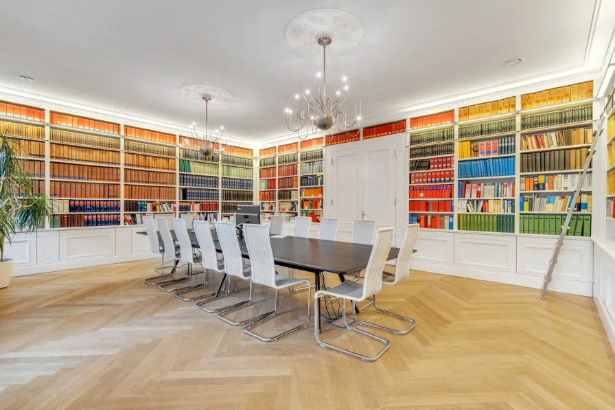 Bibliothek Erdgeschoss - Büro/Praxis mieten in Karlsruhe - Arbeitsplatz mit Geschichte: 269 m² Charme und Moderne in historischem Ambiente