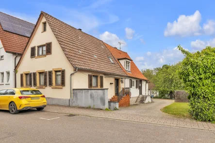 Straßenansicht - Haus kaufen in Bad Schönborn - Platz für einen Neuanfang! Schönes Baugrundstück in Bad Schönborn, OT Bad Mingolsheim!