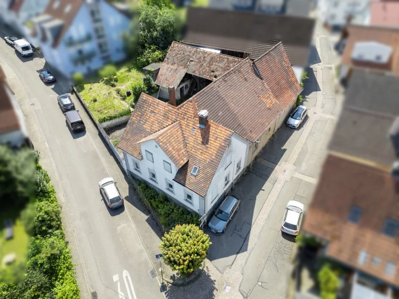 Drohne - Haus kaufen in Walzbachtal Jöhlingen - kleines Einfamilienhaus mit großem Garten und Scheune