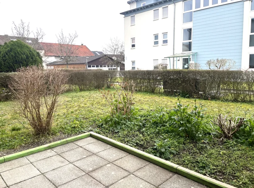 Terrasse mit Gartenanteil