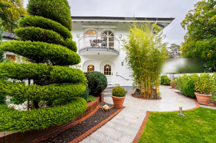 Außenanlagen_ - Haus kaufen in Karlsruhe - Traumhafte Villa in Waldlage - Luxus, Stil & Eleganz gepaart mit Nachhaltigkeit