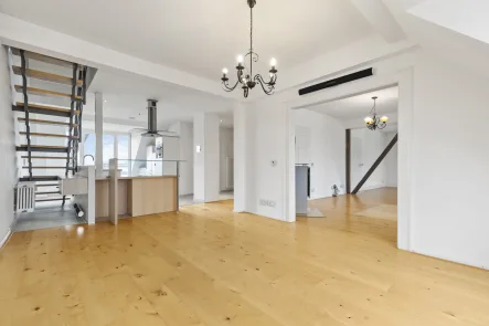 Essbereich mit Küche - Wohnung kaufen in Karlsruhe - Exklusive 3-4-Zi.-Penthouse-Maisonette-Whg. mit Aufzug & traumhafter Dachterrasse in TOP-Lage