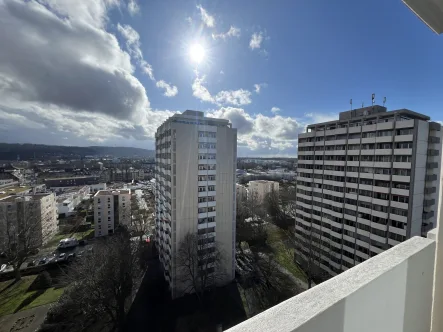 Aussicht - Wohnung mieten in Karlsruhe / Durlach - Große lichtdurchflutete 3-Zimmer-Mietwohnung mit weitläufigem Balkon & wunderschönem Ausblick in Durlach