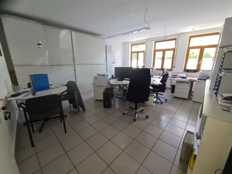 Büro EG