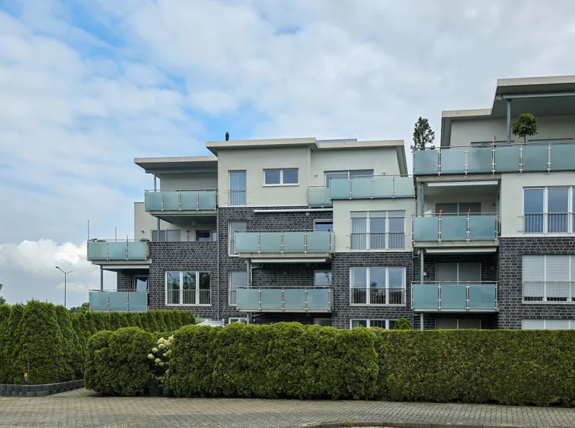 Hausansicht - Wohnung kaufen in Salzgitter - Hochwertige Eigentumswohnung direkt am Salzgitter-See in Lebenstedt!