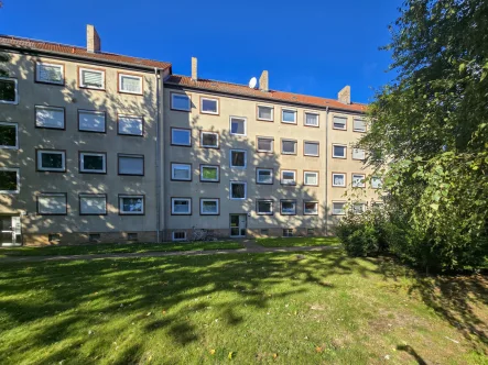 Das Wohnhaus - Wohnung kaufen in Salzgitter / Lebenstedt - Erdgeschoss Wohnung mit großem Balkon in guter Lage von Lebenstedt!