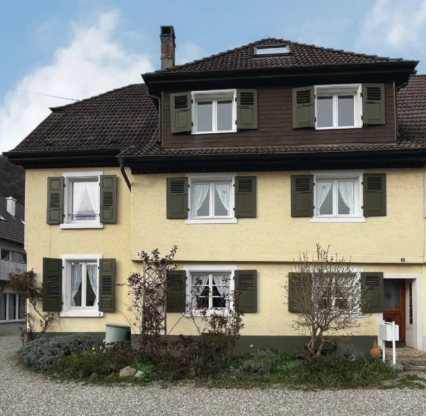 Bild1 - Haus kaufen in Badenweiler - 3-Familienwohnhaus mit Garten sucht Sie!