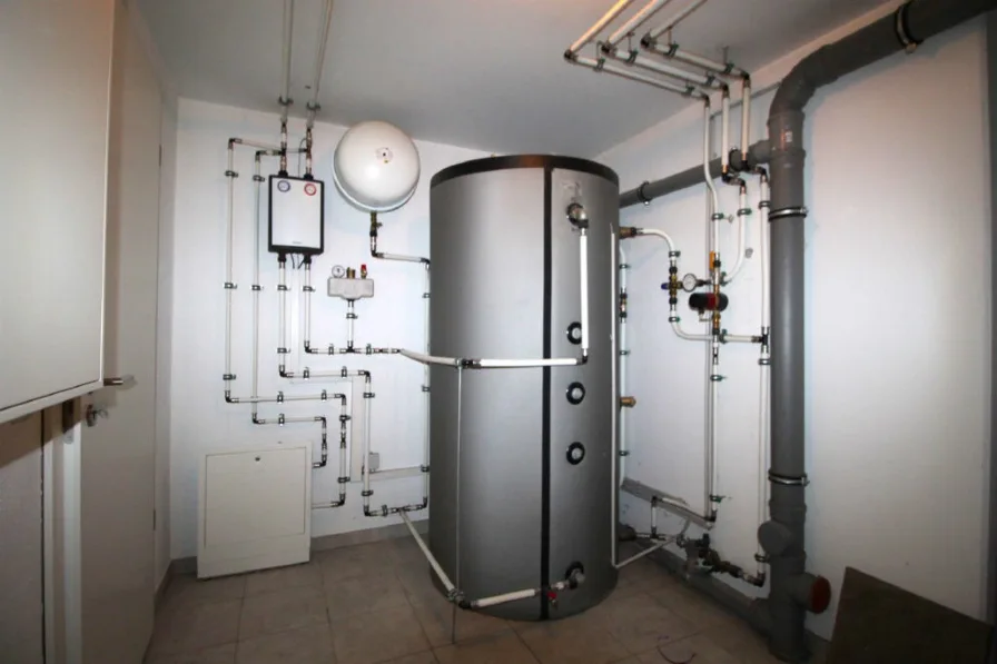 Kellerraum mit Luft-Wärme-Pumpe