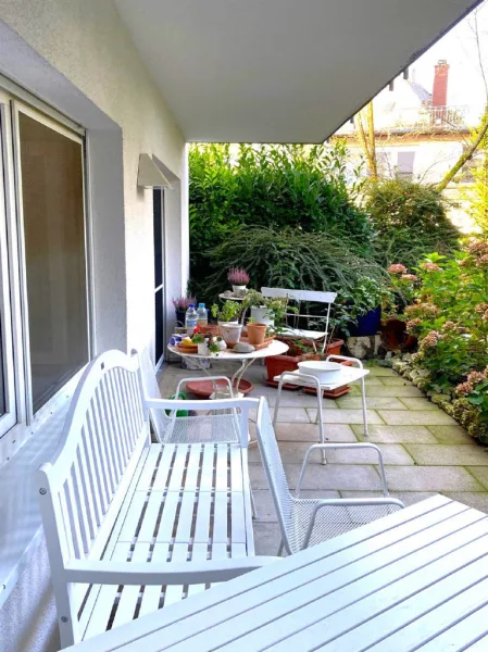 teilüberdachte Terrasse