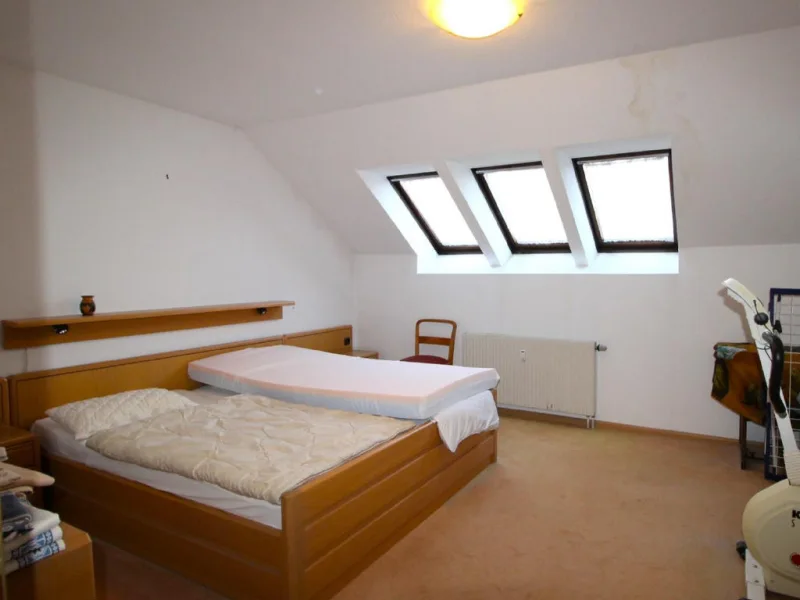 Geräumiges Schlafzimmer