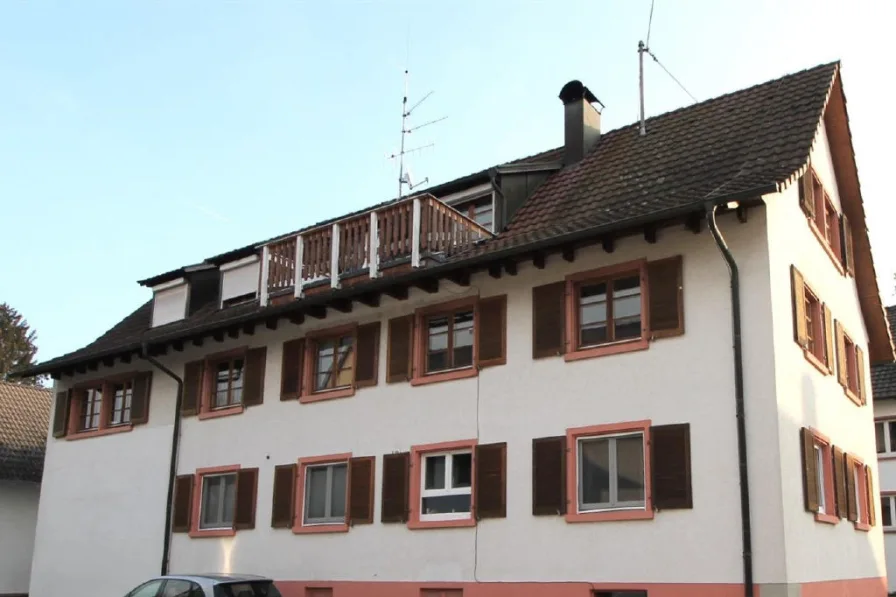 Sicht auf die Wohnung im Dachgeschoss mit Dachterr - Wohnung kaufen in Wittlingen - Großzügige Wohnung in Grenznähe