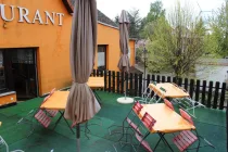 Terrasse mit Zugang zum Restaurant