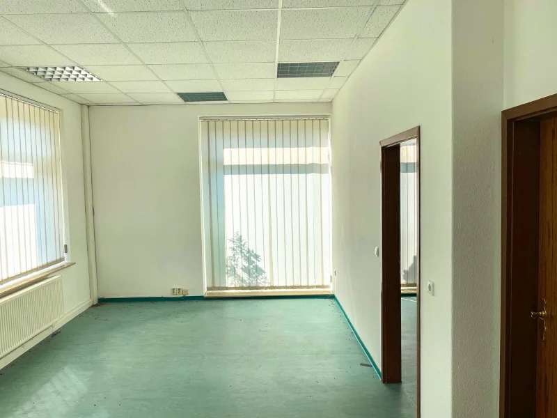 Herzlich Willkommen - Büro/Praxis kaufen in Bischofswerda - Büro und Lager unter e i n e m Dach!