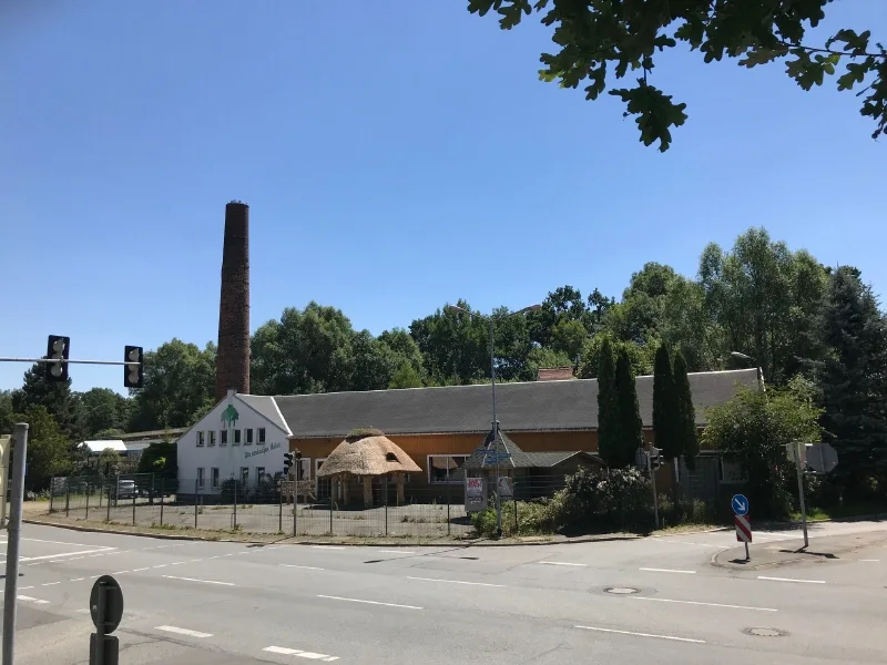 Verkaufshalle mit Anbau