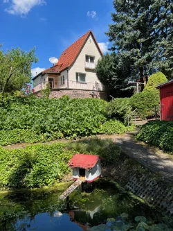 Eingebettet in Grün - Haus kaufen in Coswig - Unweit der Elbe, am Weg zur Römischen Bosel, ruhig und windgeschützt am Waldrand!