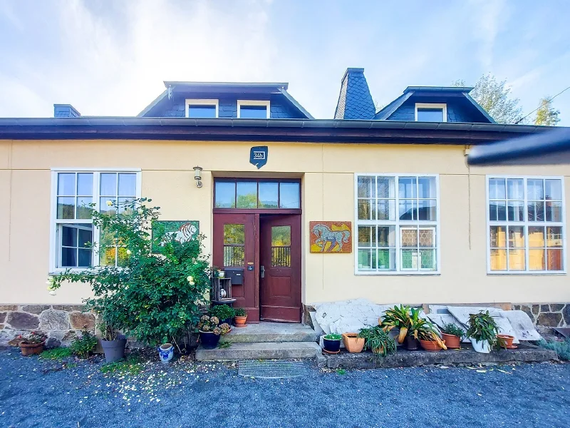 Objektansicht - Haus kaufen in Dippoldiswalde - Wohnen und arbeiten im historischen alten Bahnhof Schmiedeberg! 2 Wohnungen, Werkstatt, Büros uvm.