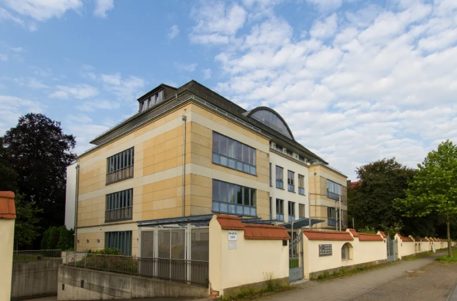 Objektansicht - Büro/Praxis mieten in Dresden - Arbeiten mit Blick auf die Elbschlösser!