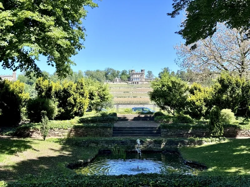 Garten mit Blick auf die Elbschlösser