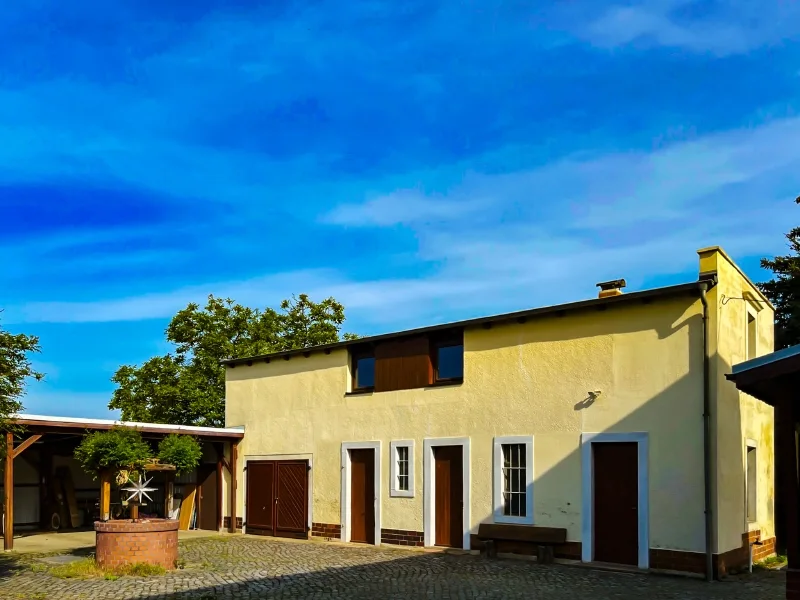 Carport & Nebengebäude