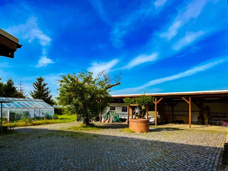 Gewächshaus & Carport