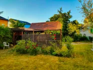 Carport und Gartenhaus von Südwest (1)