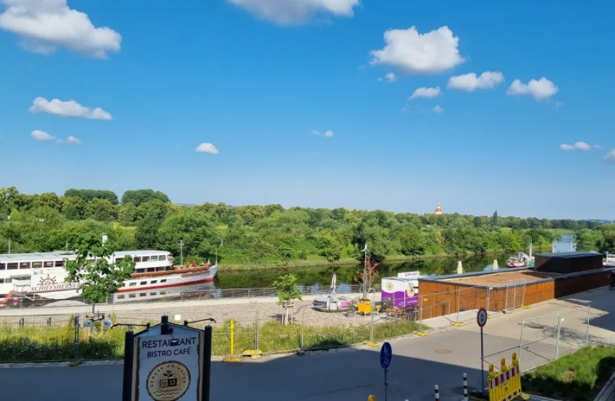 Blick auf Hafen und Promenade