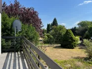 Blick vom Balkon in den Garten