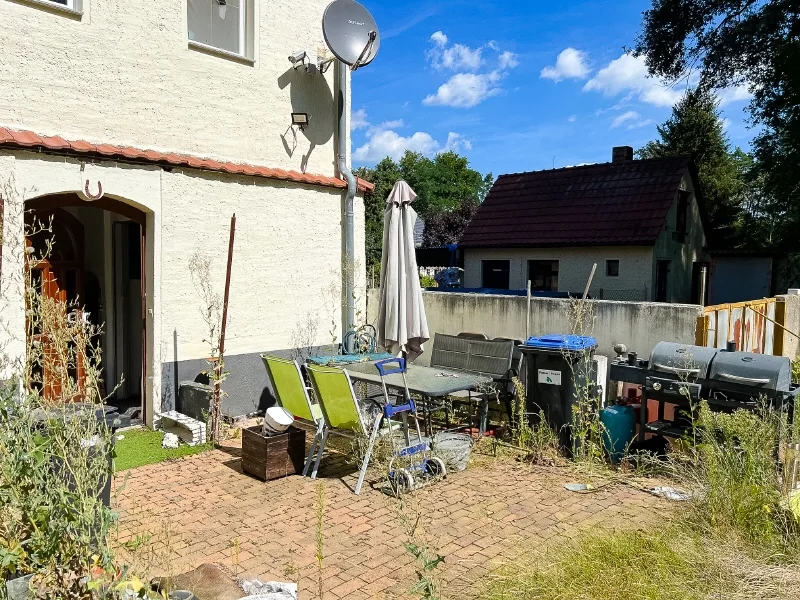 Terrasse neben der Haustür