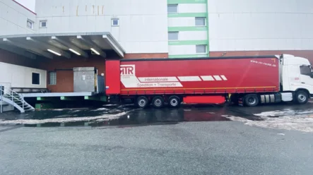 LKW Rampe - Halle/Lager/Produktion mieten in Berlin - Lagerfläche zur Miete in Spandau