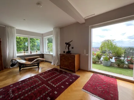 Wohnzimmer Ausgang Terrasse - Wohnung kaufen in Heidelberg - Stilvolle Terrassenwohnung in Bestlage von Heidelberg-Handschuhsheim mit spektakulärem Ausblick