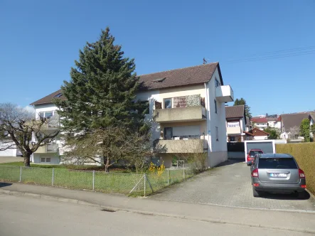 Außenansicht - Haus kaufen in Elchingen - DHH mit 5 Wohneinheiten in Unterelchingen