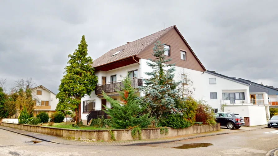 Titelbild - Haus kaufen in Durmersheim - Toll aufgeteiltes Dreifamilienhaus mit Garten.Lassen Sie sich begeistern.
