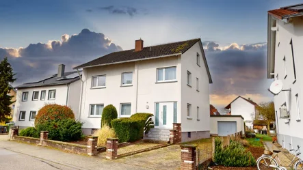 Titelbild - Haus kaufen in Elchesheim-Illingen - Frei stehendes Haus.„ Viel Platz zum Wohlfühlen ''
