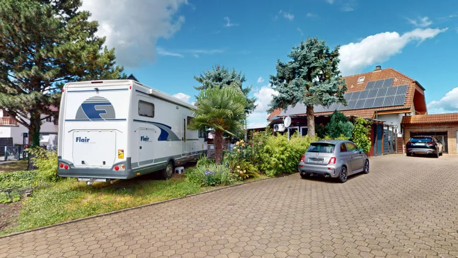 Außenansicht - Haus kaufen in Bietigheim - Traumhaftes Einfamilienhaus am Hang mit Garage, Werkstatt und Pool.