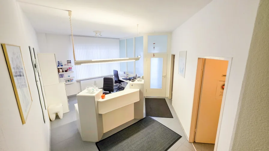 Titelbild - Büro/Praxis mieten in Rheinstetten / Neuburgweier - Büro/Praxis oder Fittnessstudio zur Miete in Rheinstetten-Neuburgweier