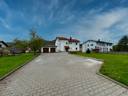  - Haus kaufen in Mössingen - Zentral gelegenes Zweifamilienhaus mit Grundstück zur Teilung