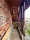 Holzlager unter der Treppe