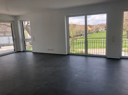 Wohn/Essbereich - Wohnung mieten in Ditzingen - Moderne 3,5 Zimmerwohnung mit großer Terrasse in Ditzingen-Hirschlanden