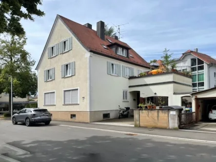 ID1024 - Haus kaufen in Trossingen - Zweifamilienhaus mit Praxisräumen oder  Dreifamilienhaus