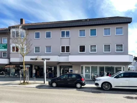 ID1030 - Büro/Praxis kaufen in Trossingen - Zentrale Lage: Großzügige Büroräume mit 6 Kfz-Stellplätzen