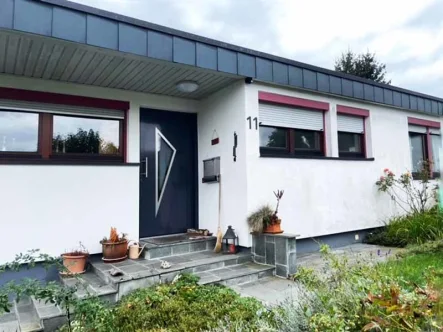 ID1051a - Haus kaufen in Aldingen - Gepfleger Bungalow mit Garten und Garage