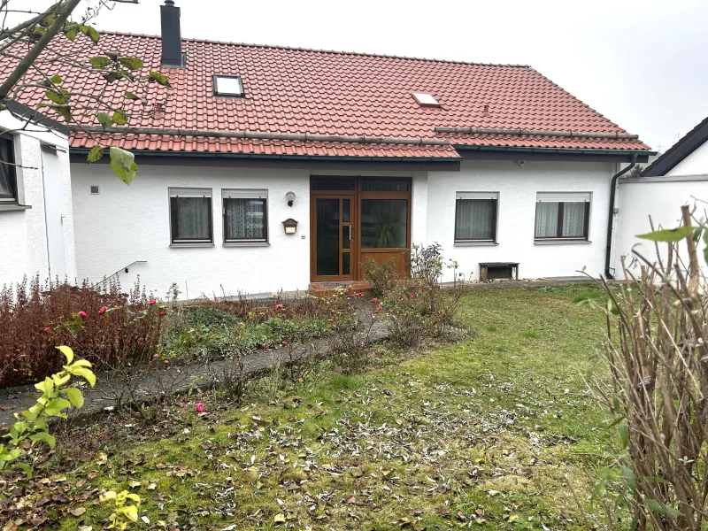 Außenansicht - Haus kaufen in Heidenheim - Einfamilienhaus mit Balkon & Terrasse in Top Lage von Heidenheim zu verkaufen