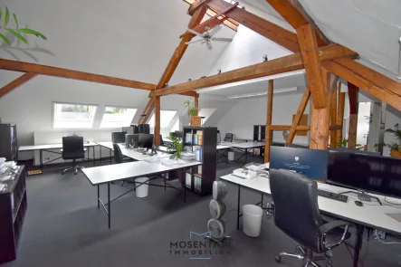 Atelier / Büro - Büro/Praxis mieten in Kirchheim unter Teck - Großzügiges Atelier/Büro mit historischem Flair - energetisch top!