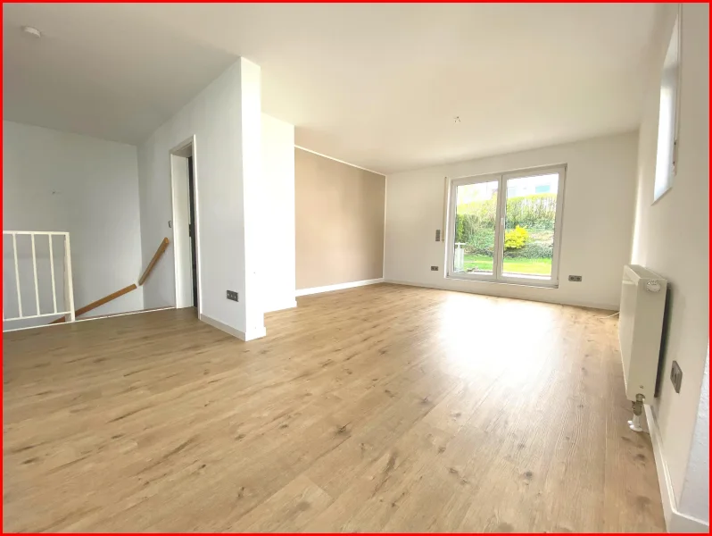 Wohn- und Essbereich - Wohnung kaufen in Ebersbach - Sofort beziehbare 4-Zimmer-Maisonettewohnung mit Garten und Garage!