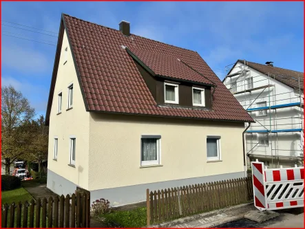 Hausansicht - Haus kaufen in Böhmenkirch - Freistehendes Haus in sonniger und ruhiger Lage!